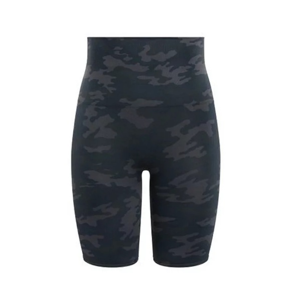 SPANX lamn bike short, black camo size M , NWT - Picture 1 of 5